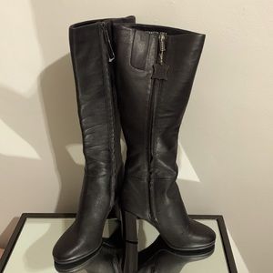 Justin leather high heel
knee boot
Kenneth Cole